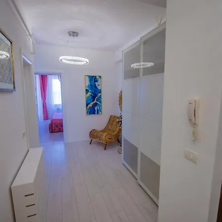 Summerland Luxury Velvet Front Sea View Mamaia