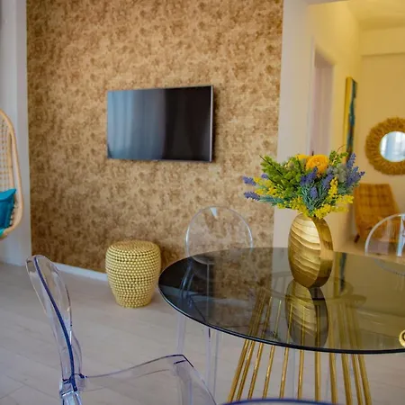 Apartment Summerland Luxury Velvet Front Sea View *