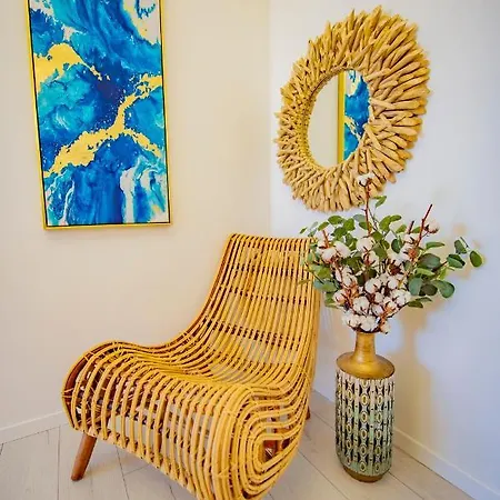 Summerland Luxury Velvet Front Sea View Apartment *