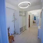 Summerland Luxury Velvet Front Sea View 아파트 *