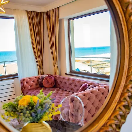Summerland Luxury Velvet Front Sea View Mamaia