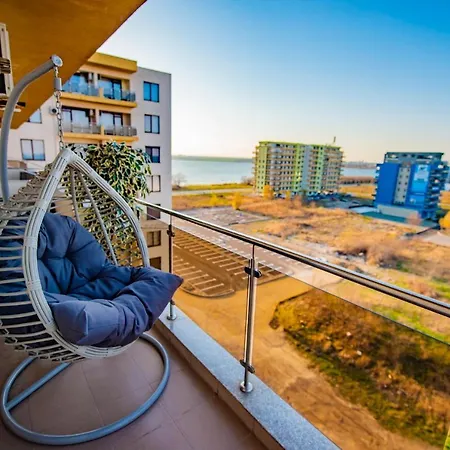 Summerland Luxury Velvet Front Sea View Apartment Mamaia