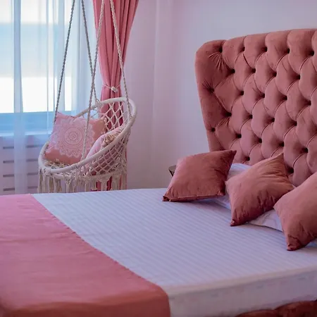 Summerland Luxury Velvet Front Sea View Apartment Mamaia