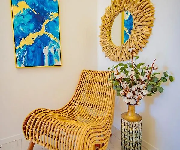 Summerland Luxury Velvet Front Sea View Apartment *