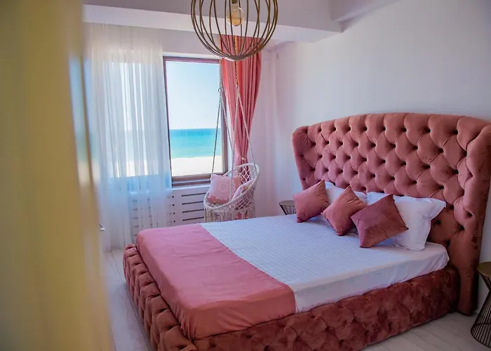 Summerland Luxury Velvet Front Sea View Apartment