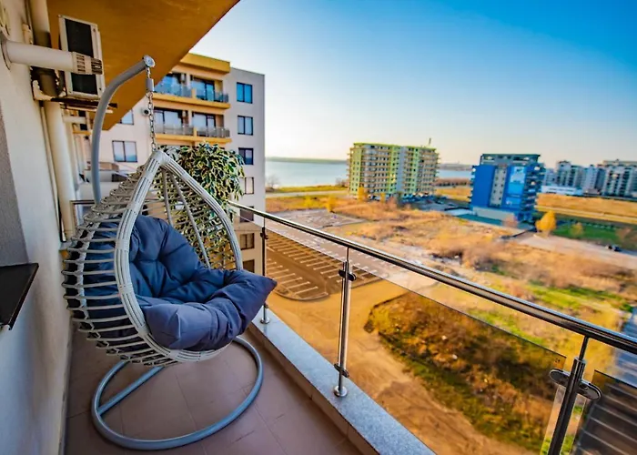 Summerland Luxury Velvet Front Sea View Apartment Mamaia
