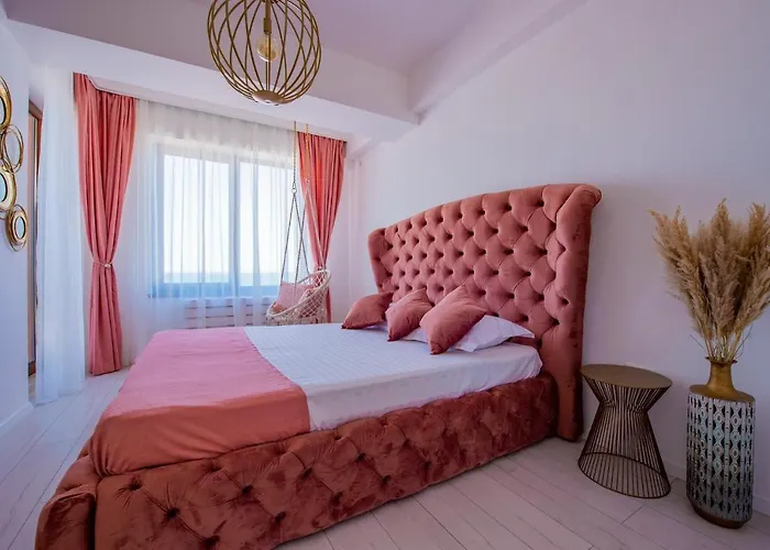 Summerland Luxury Velvet Front Sea View Apartment *