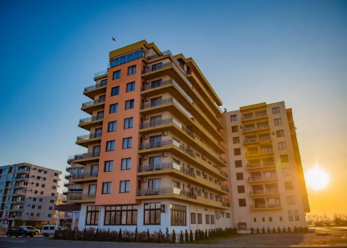 Summerland Luxury Velvet Front Sea View Apartment Mamaia