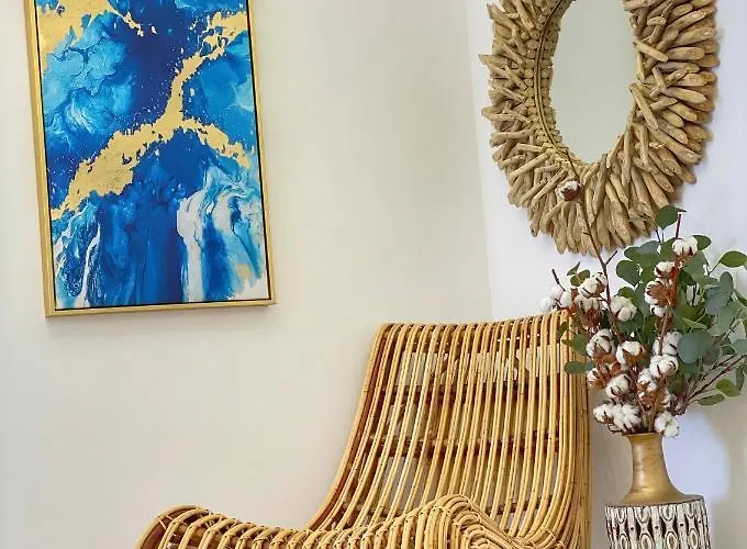 Summerland Luxury Velvet Front Sea View Apartment Mamaia