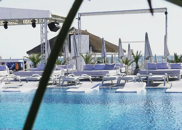 Summerland Luxury Velvet Front Sea View