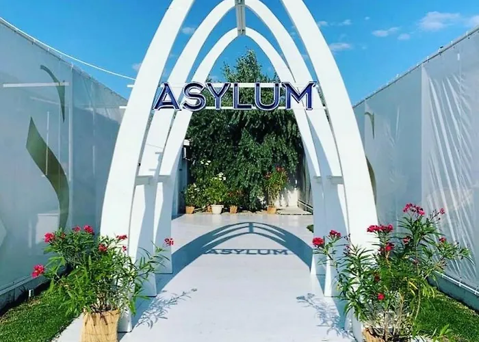 Apartment Summerland Luxury Velvet Front Sea View Mamaia